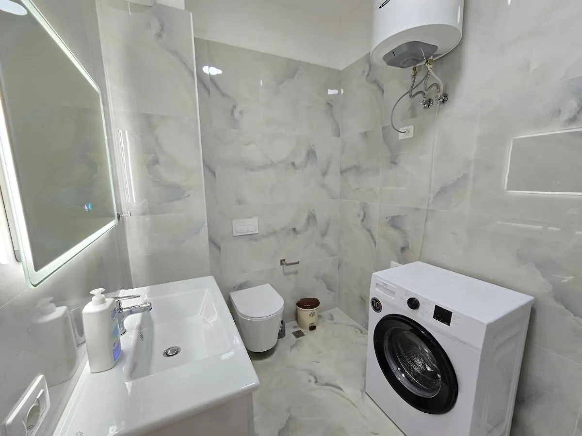 Modern City Center Apartment Tirana 0*,